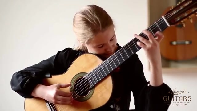 [图]Leonora Spangenberger (11) plays Fuge BWV 998 by J. S. Bach on a 2004 Curt Claus