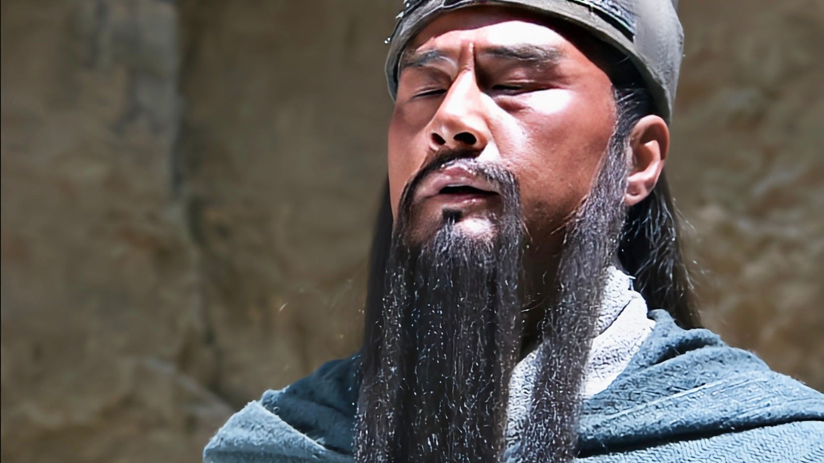 关羽华容道放走曹操后小命不保,因此诸葛亮便导演了一出绝世大戏