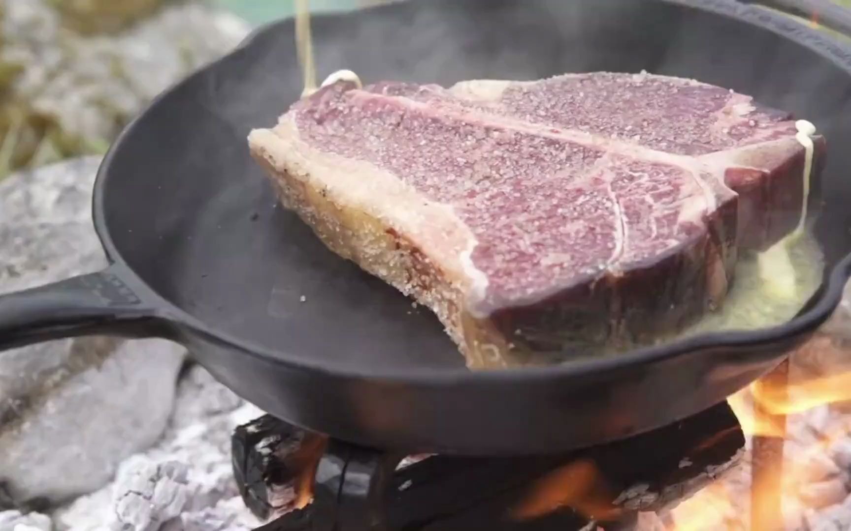 【美食制作】如何在在户外烧烤完美的终极牛排