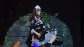 个人近年最喜欢的蝶团神曲両翼のBrilliance！oyu的贝斯起手式仿佛在用低音敲击我的灵魂，软萌的外表呈现帅气的姿态。提琴的跟进使得高低音交融，深入我心！