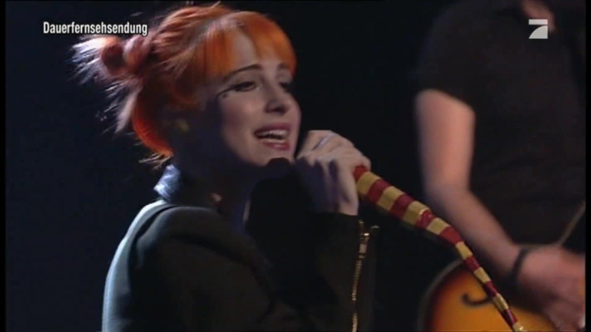 [图]Paramore - Still Into You - TV Total (2013/06/04)