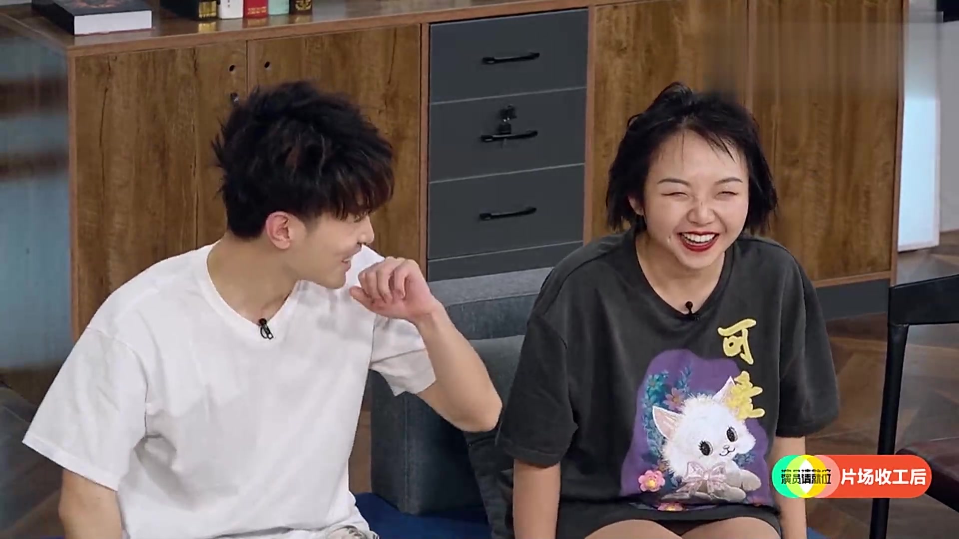 马伯骞辣目洋子采耳超享受下一秒化身推广大使太逗了