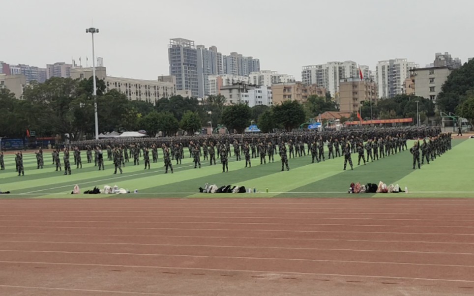 [图]广西大学军训舞蹈彩排