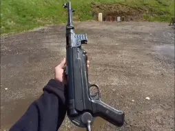 下载视频: MP40冲锋枪