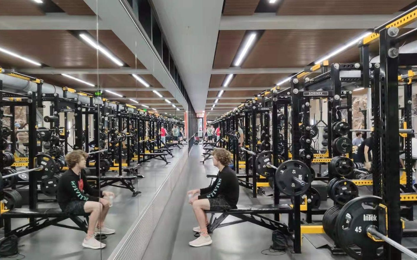 【美国确诊400万,高校复工抢着干】在美留学生带你看美国大学健身房