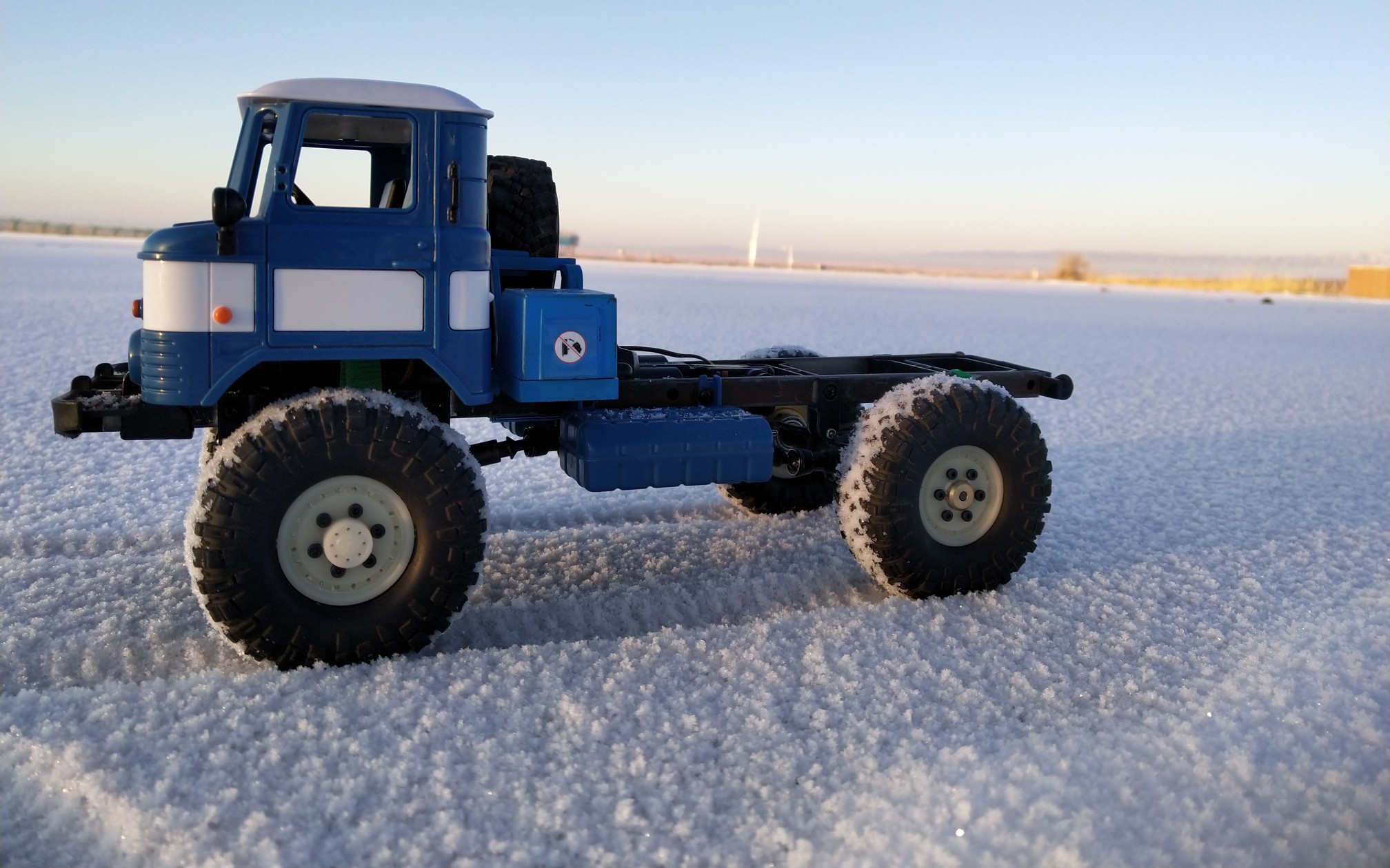 改装玩车的顽皮龙嘎斯66,绘制雪地怪圈