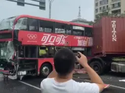 【转载】常州BRT B1路宇通双层57002事故录像