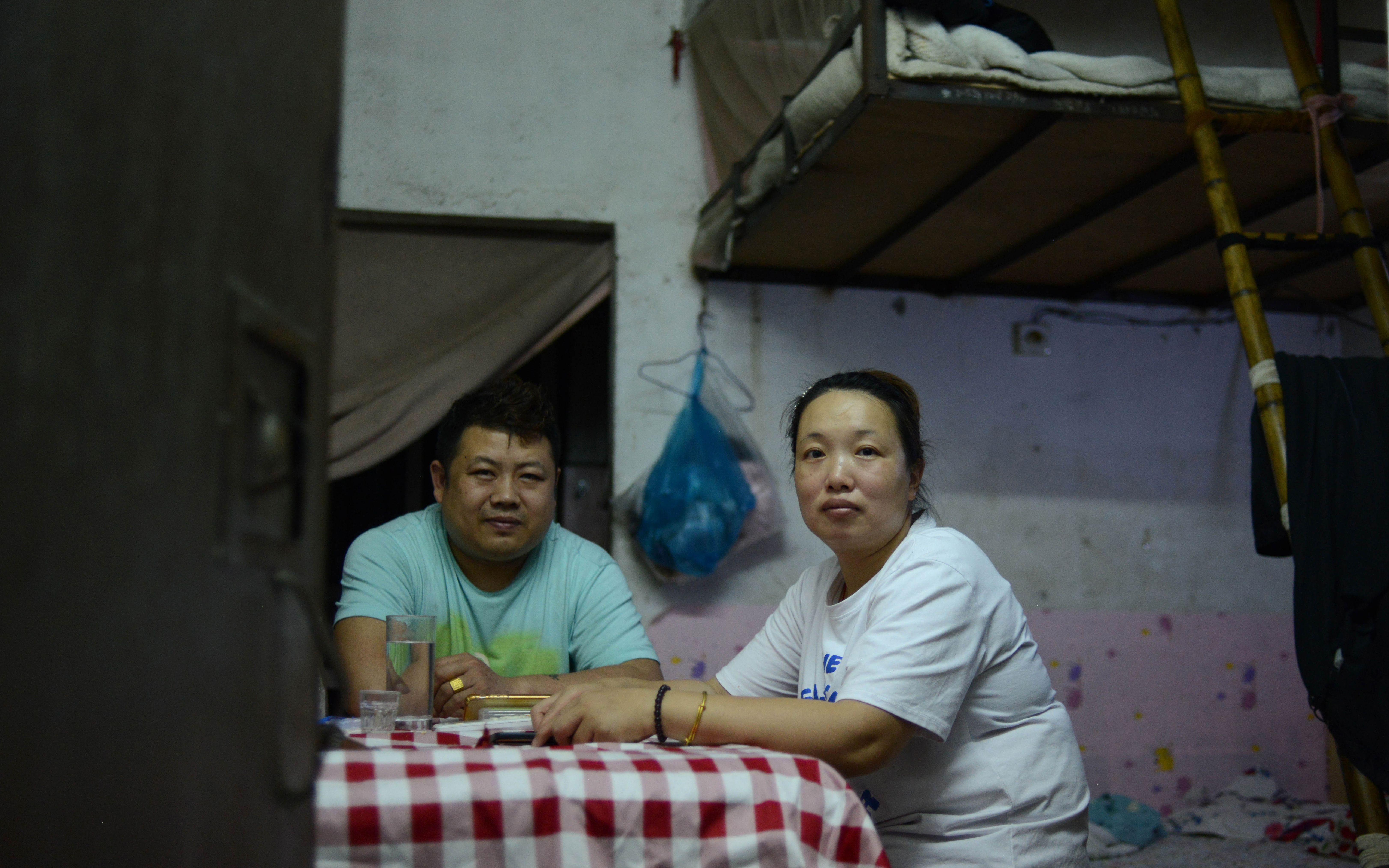 预告留守儿童的80后父母拼命辛苦为谁忙