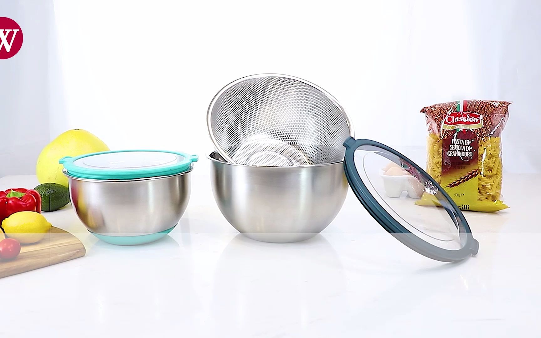 mixing bowl with transparent lid & mesh stainer