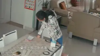 Скачать видео: 城市妈妈给农村孩子2000元，农村孩子看了半天，不敢拿！