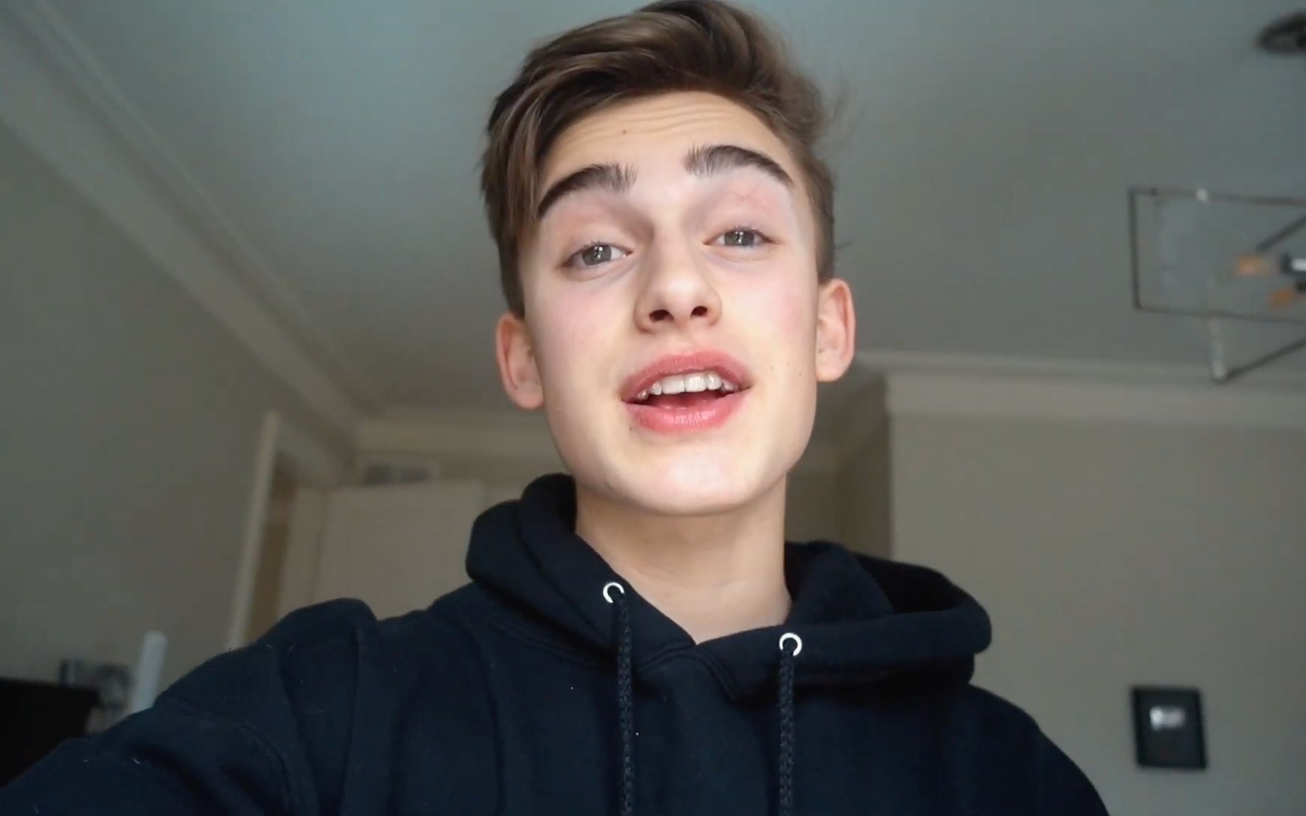 【中字】johnny orlando一周隔离vlog|高中生/网课/音乐/直播_哔哩