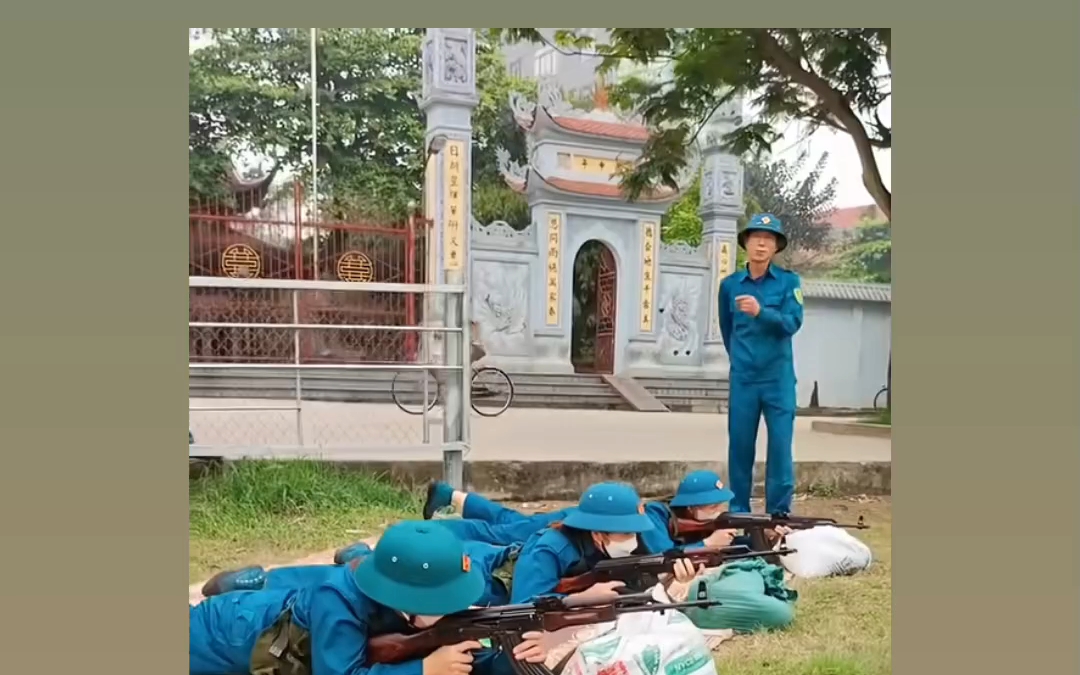 越南女民兵训练