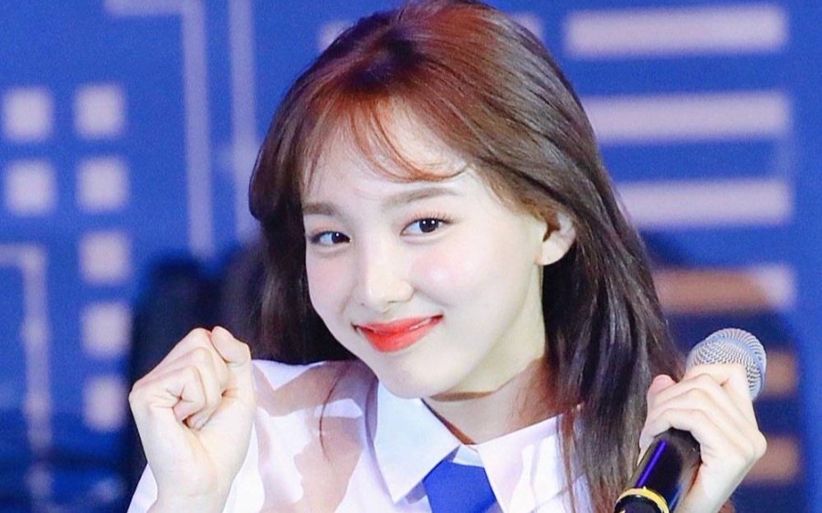 林娜琏〗元气少女脸脸和校服的完美结合,活力满满的cheer up直拍