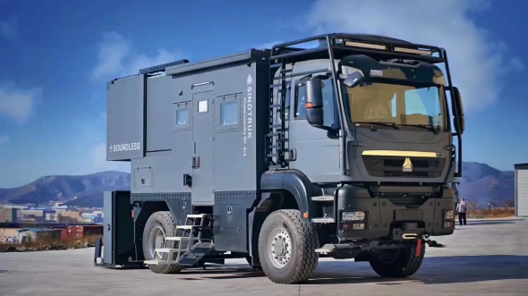 上汽红岩,重汽汕德卡,豪沃4*4越野房车178-210万,欢迎咨询!