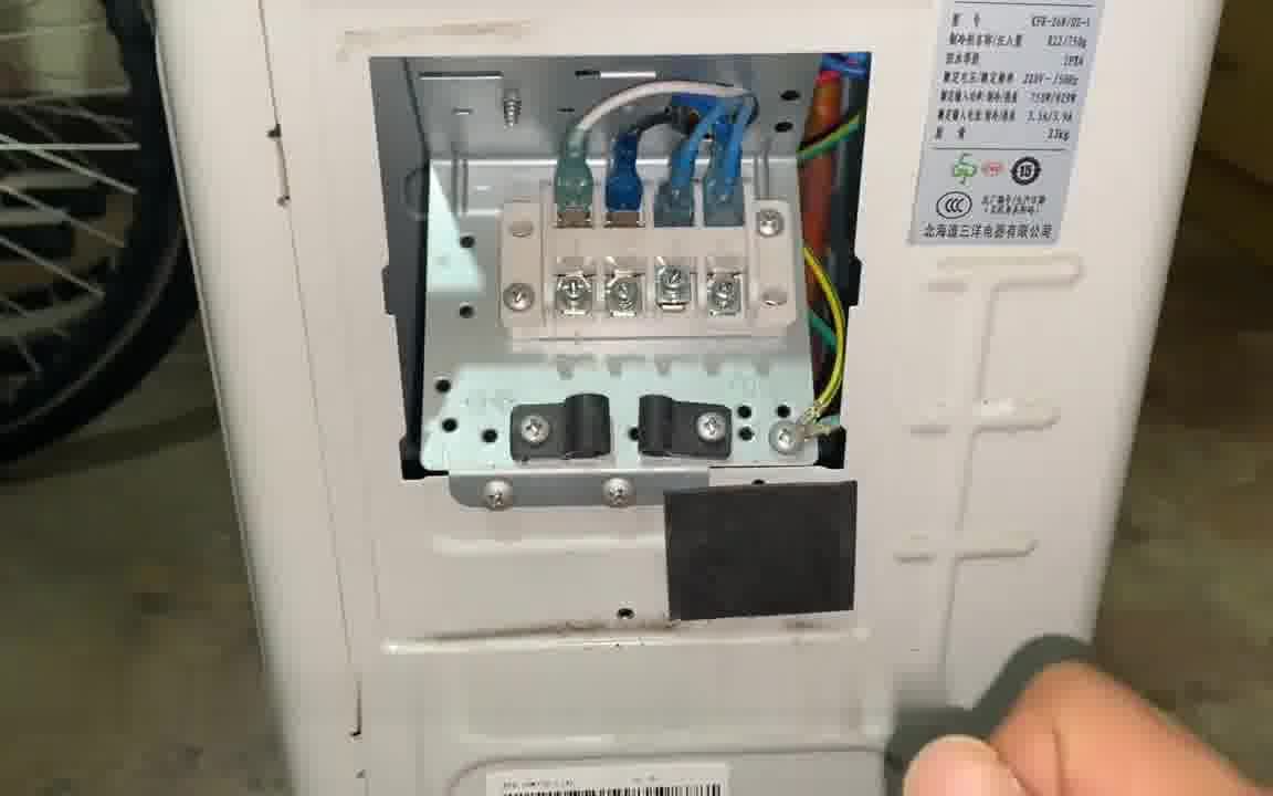 春兰空调三相电柜机显示e4