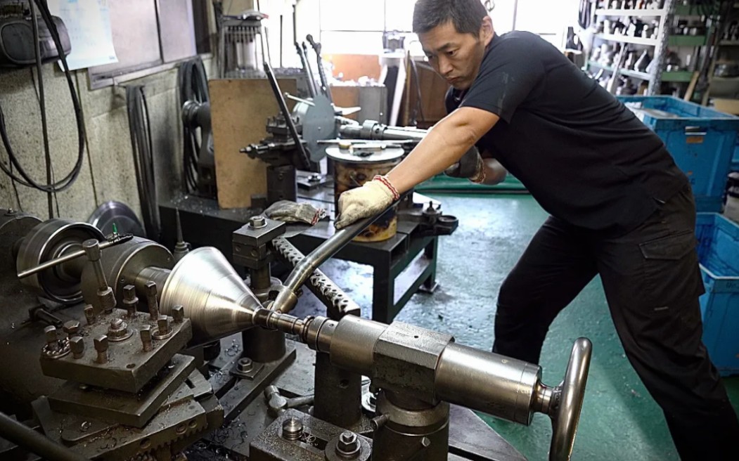 金属加工的过程.手动挑战误差0!日本工匠们的金属旋压专门工厂