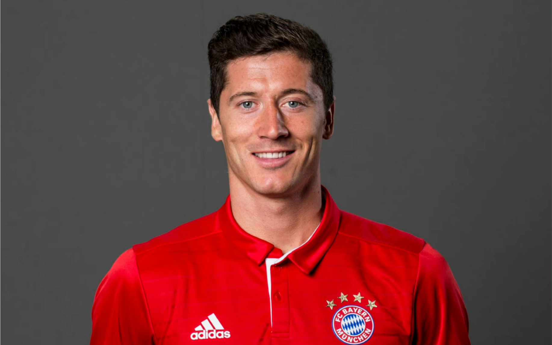 休假模式的莱万多夫斯基也不忘训练这个夏窗拜仁前锋莱万多夫斯基的