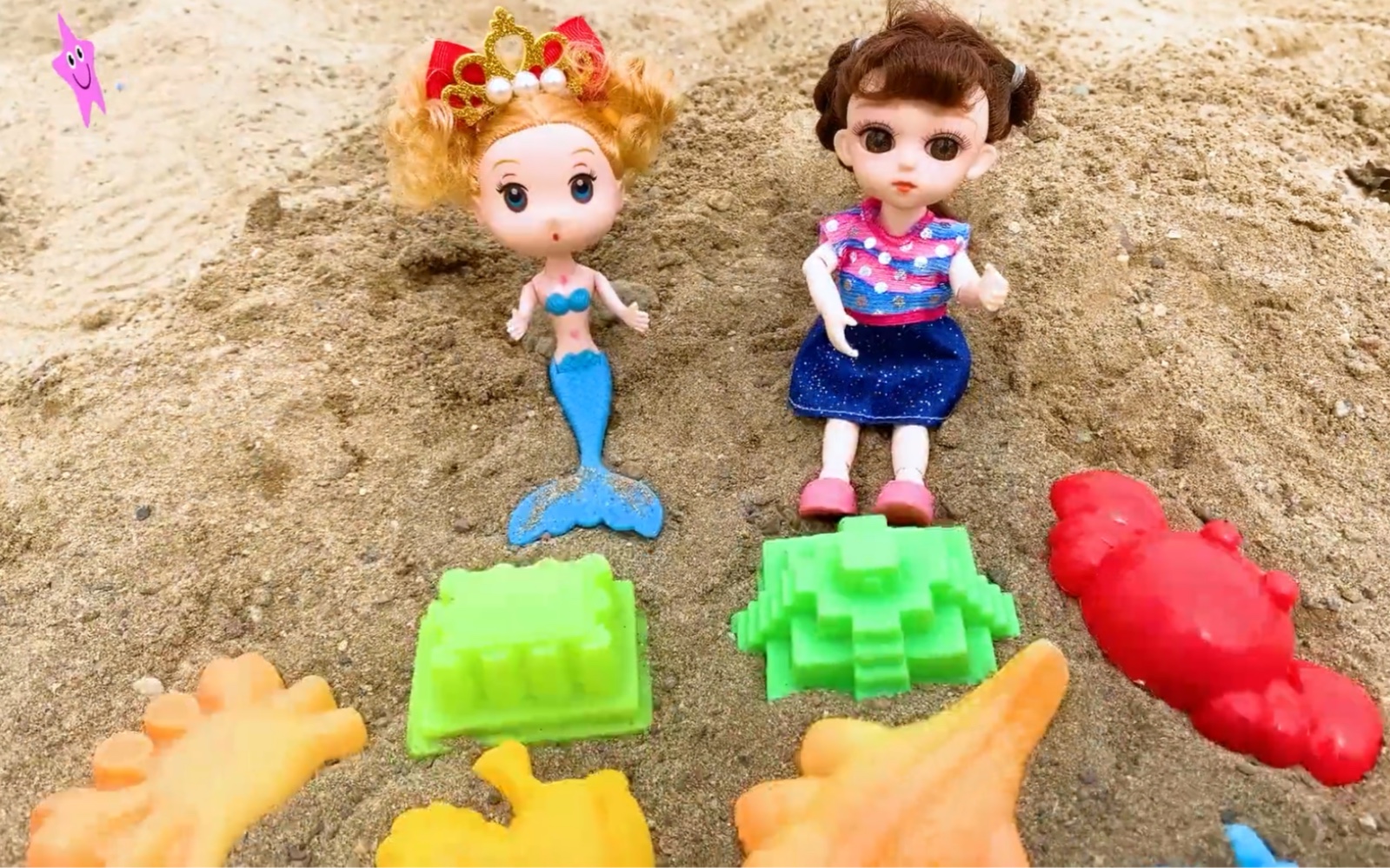 美人鱼公主叫小七出来玩沙子模型玩具,公主用沙子做城堡