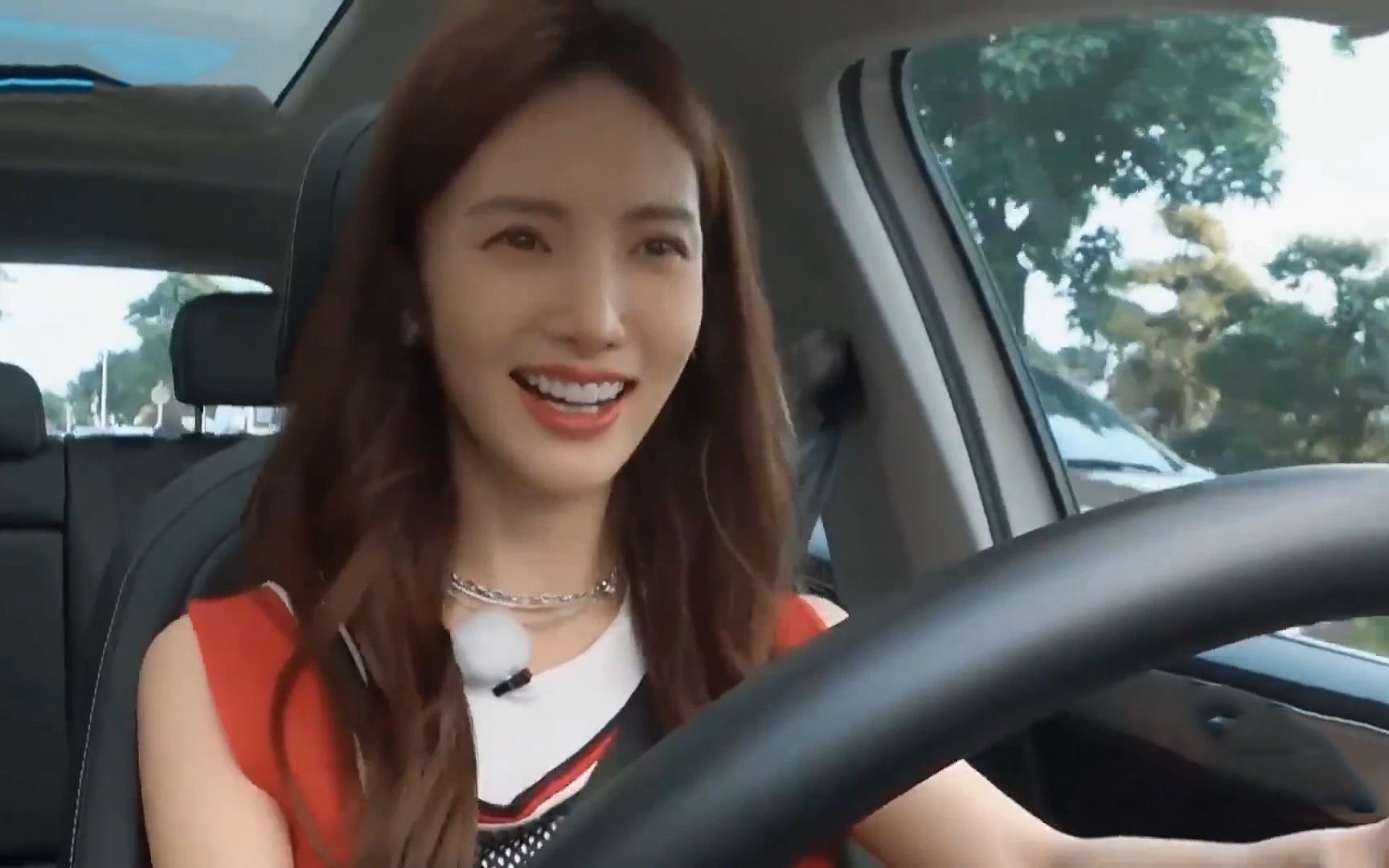 女明星开车合集:张继科直呼金晨开慢点,吴宣仪越野小鬼扛不住