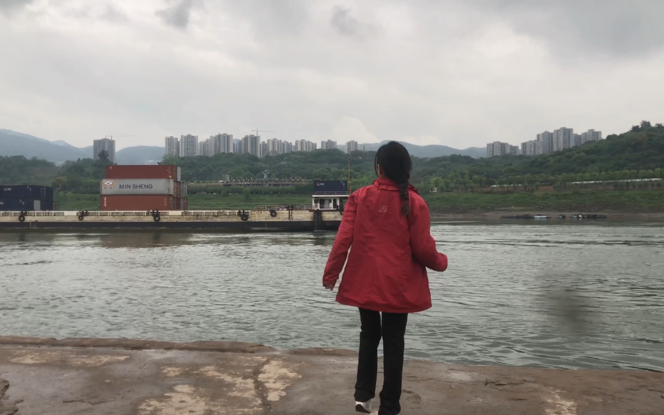 [图]致敬贾樟柯的《山河故人》 也是一个雨天 长江边的go west 独舞