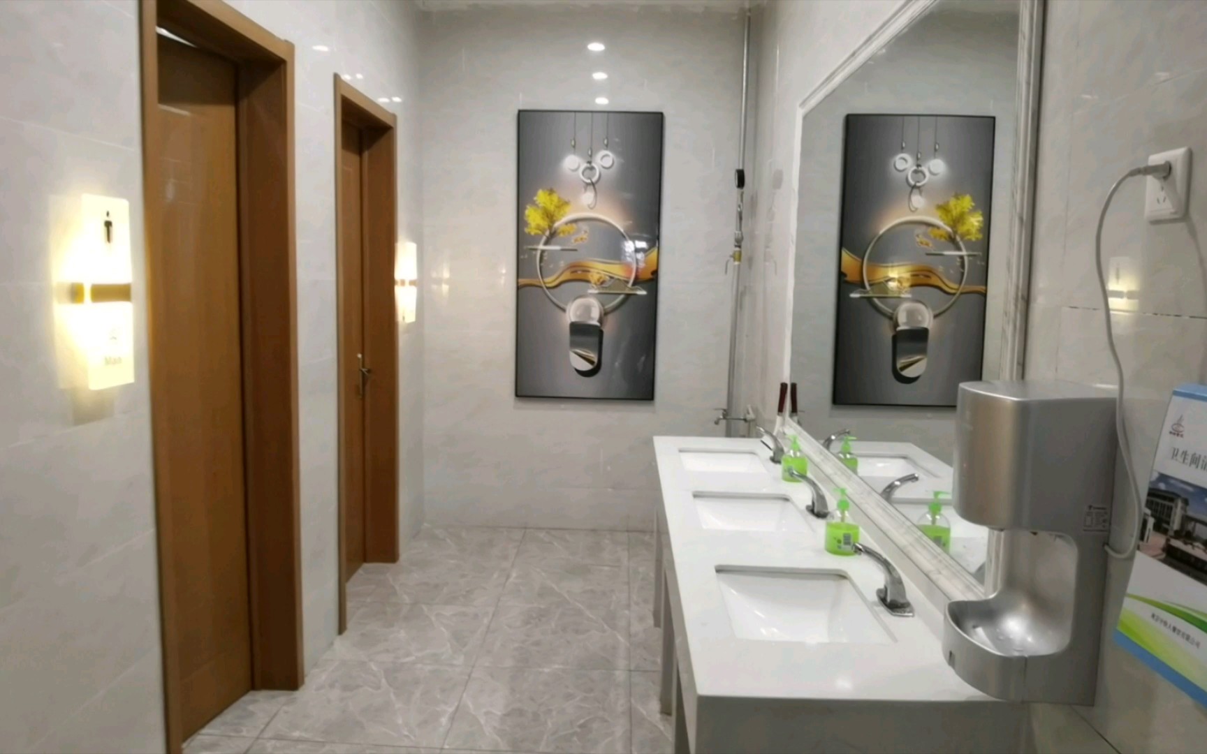 挑战全网高校最美食堂厕所_哔哩哔哩_bilibili