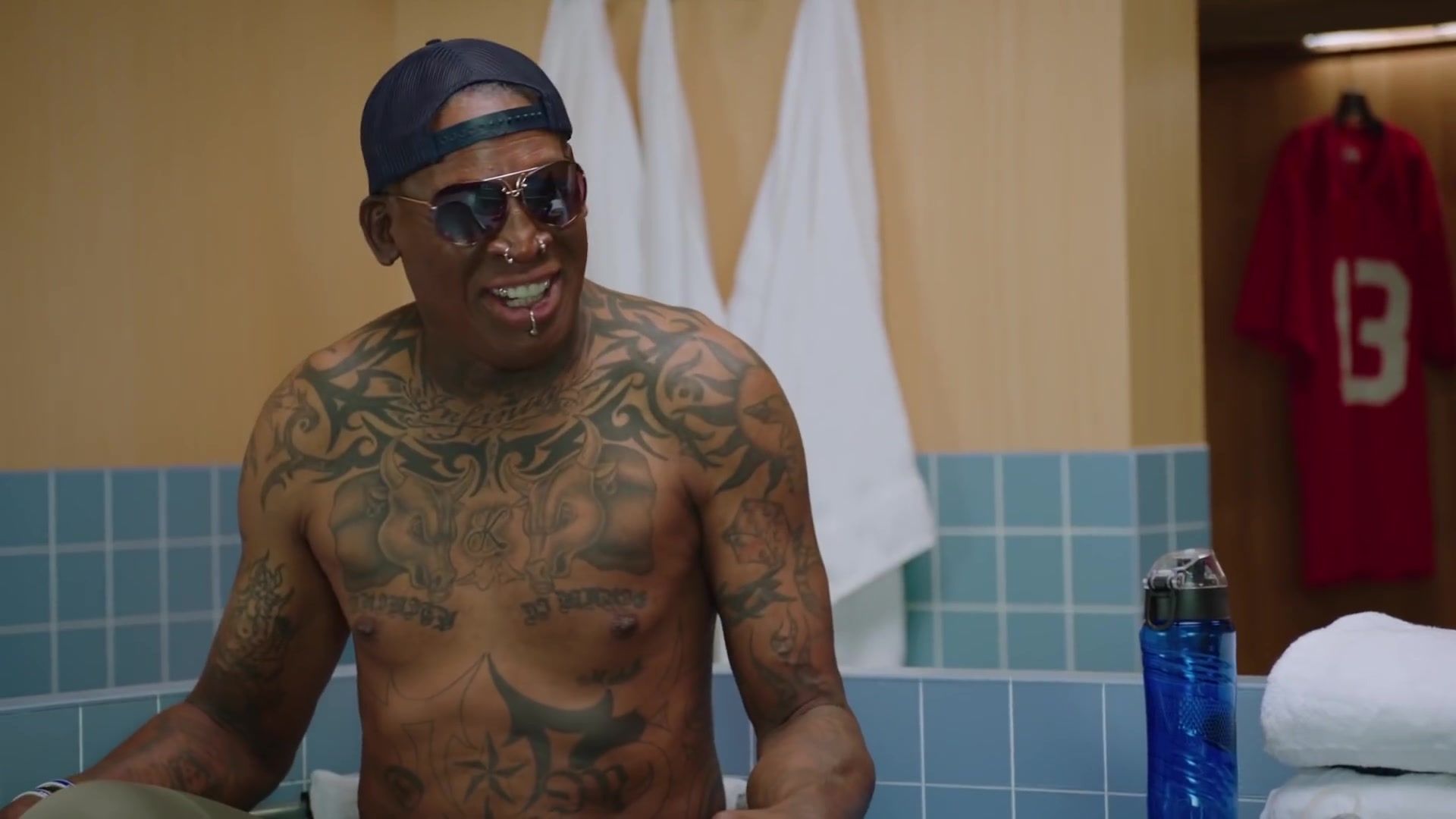 [图]Dennis Rodman Becomes Supreme Leader of the Cold Tub Cold as Balls Laugh Out L