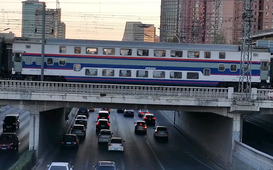 【火车】西局西段HXD3D牵引天津到宝鸡的T55次列车出北京西站哔哩哔哩bilibili