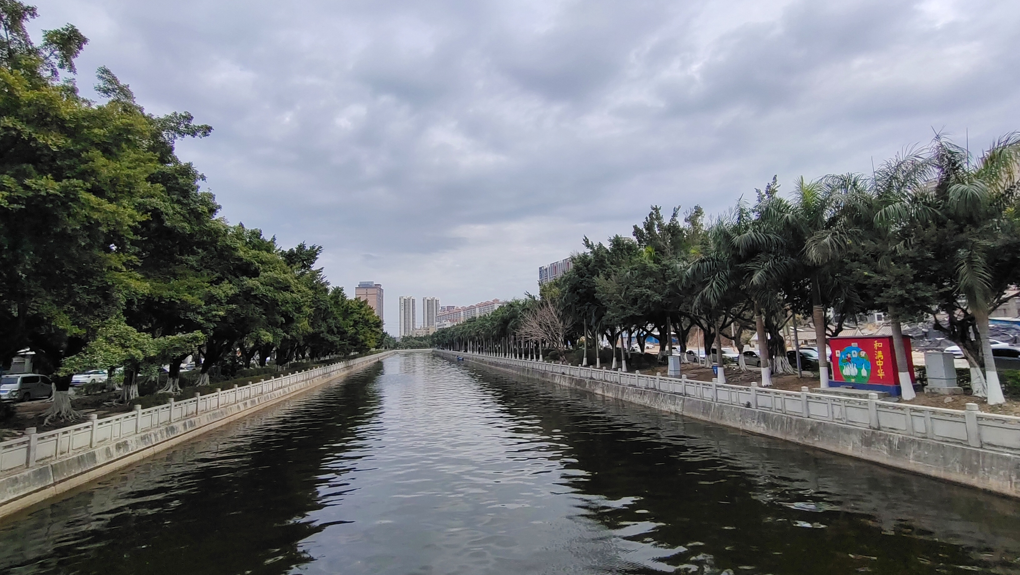 深圳都市圈城市汕尾,繁华现代化都市,金町湾度假酒店房间超便宜哔哩哔哩bilibili