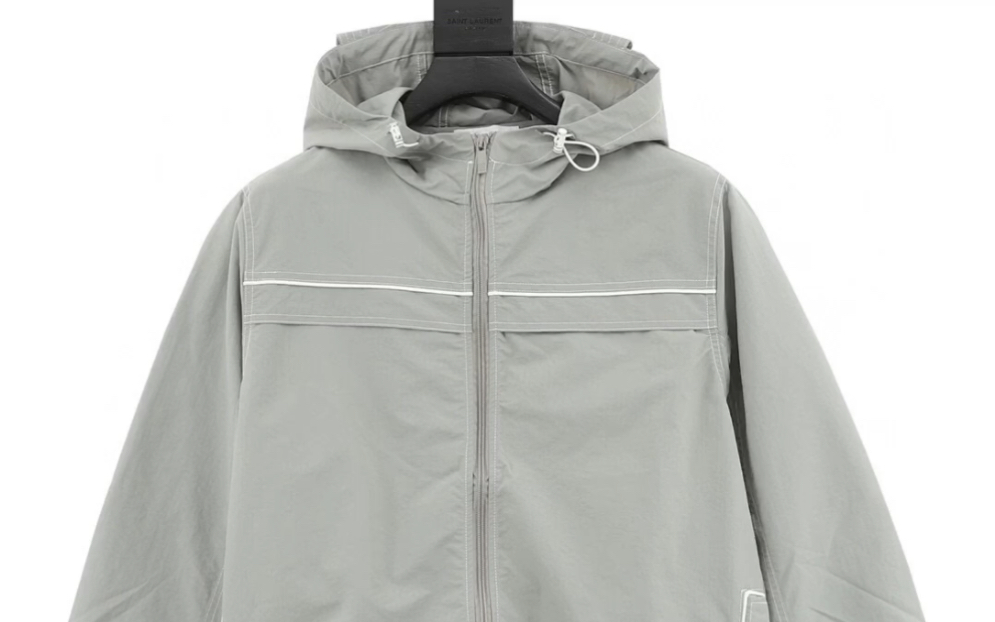 介绍一下原单thom browne汤姆布朗线条尼龙梭织风衣外套