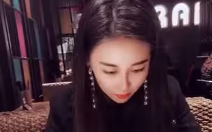 邀请澳门永利的美女公关吃饭，太漂亮了，激动