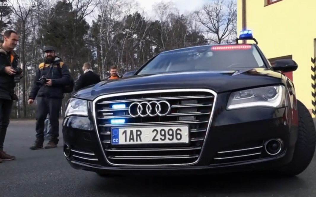 爆闪还得看奥迪