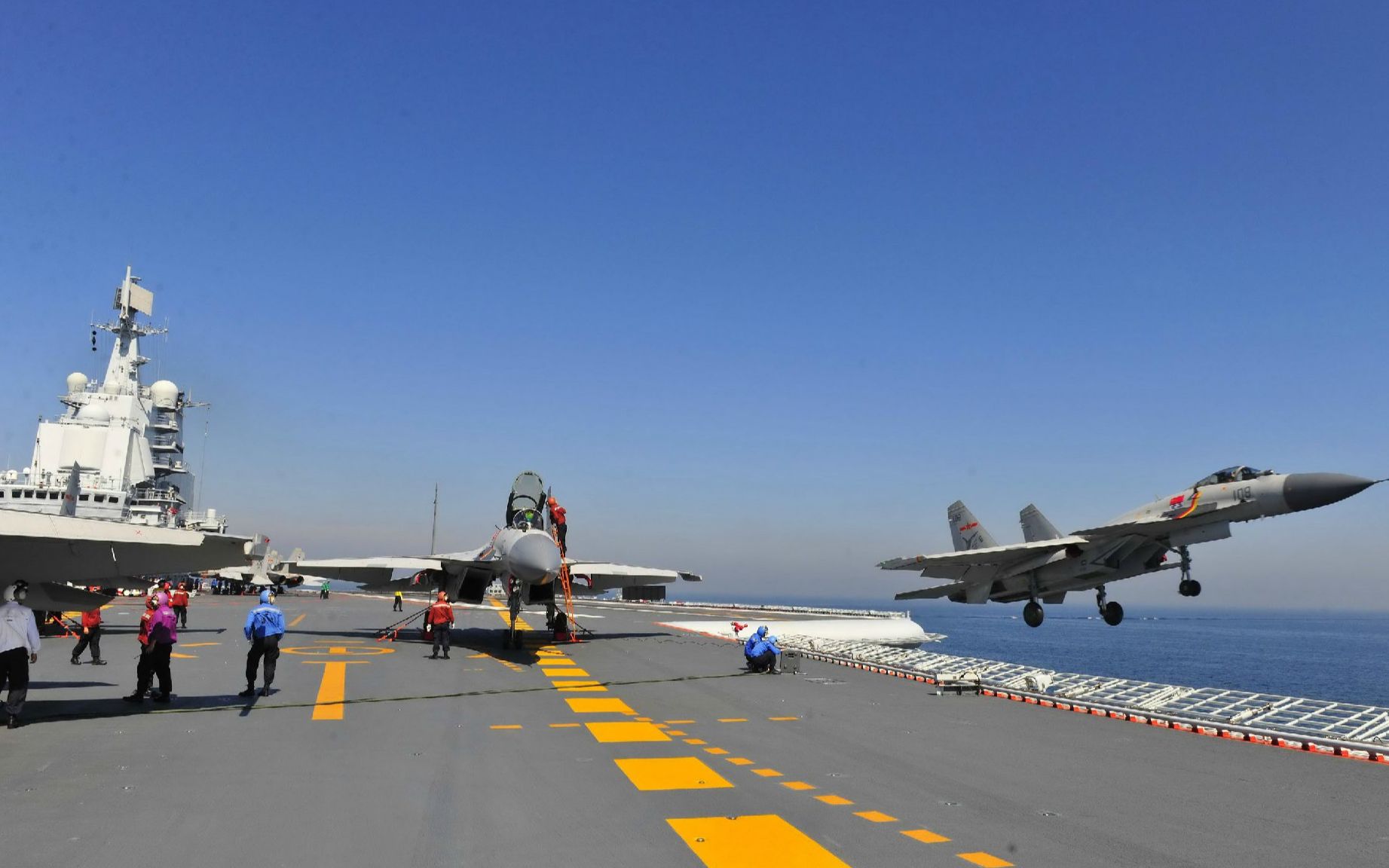 辽宁舰现身渤海,舰载飞行员培养获4大突破