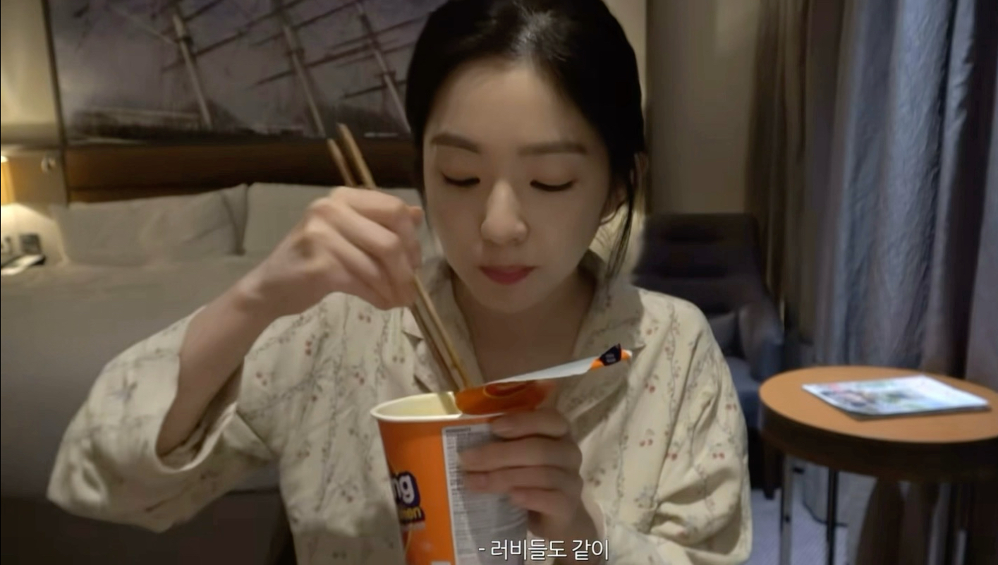 「Irene’s vlog 」吃飞机餐、探店、公园吸氧、购物大分享、吃美味泡面、尝试新日餐