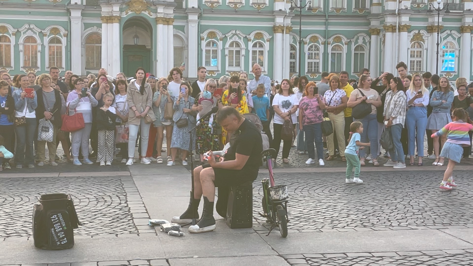 [图]《血液型》<Группа крови〉圣彼得堡冬宫门前大合唱！