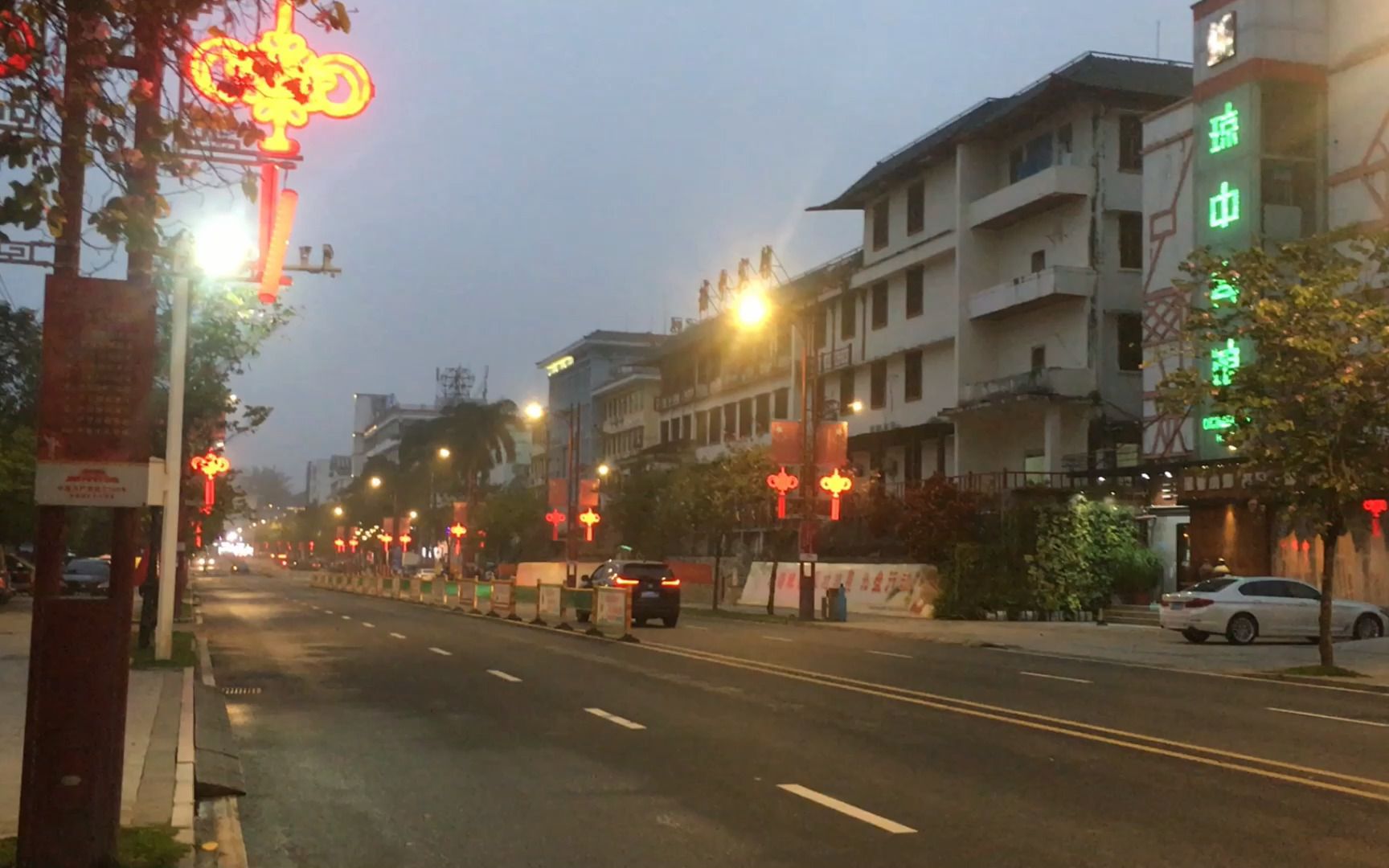 在海南琼中县营根镇,晚上实拍县城,看看这边夜景怎么样?哔哩哔哩bilibili