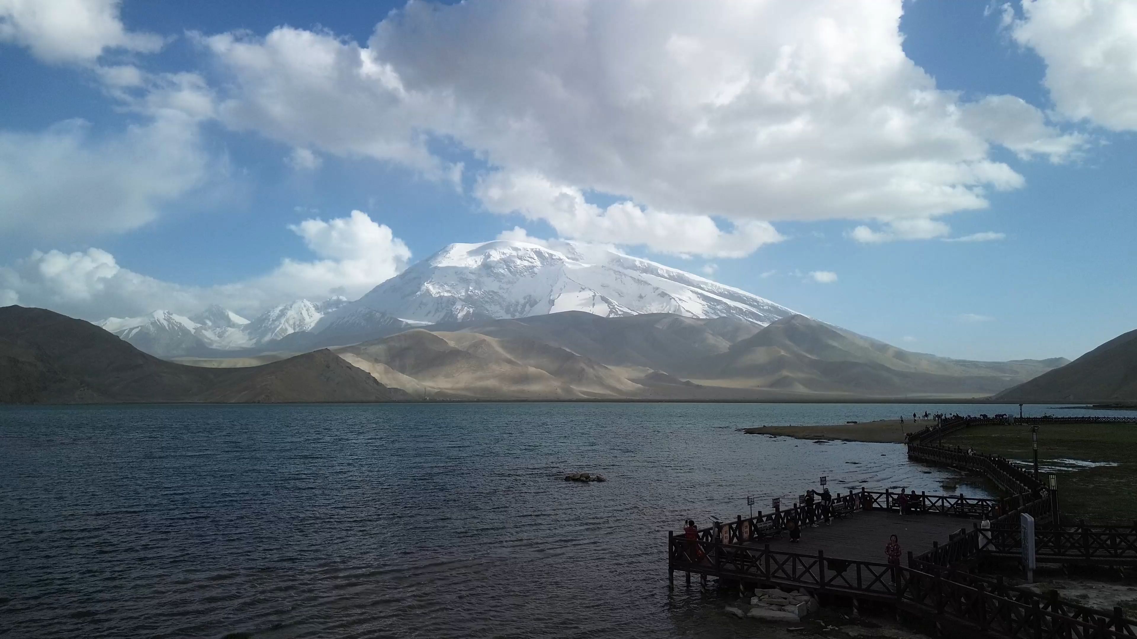 雪峰魅影——大疆无人机慕士塔格峰航拍vlog