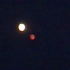 月亮旁边出现一个红色物体，这是什么东西？