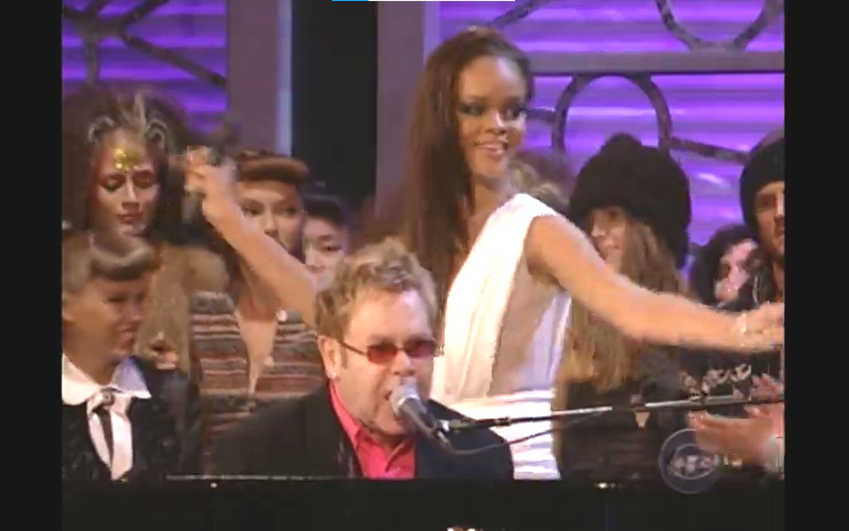 [图]【与Elton John同台表演】Rihanna & The Pussycat Dolls 2006