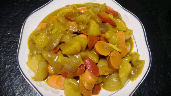 同事分了一包咖喱酱 蛮好吃的 老爸比我炒得好吃