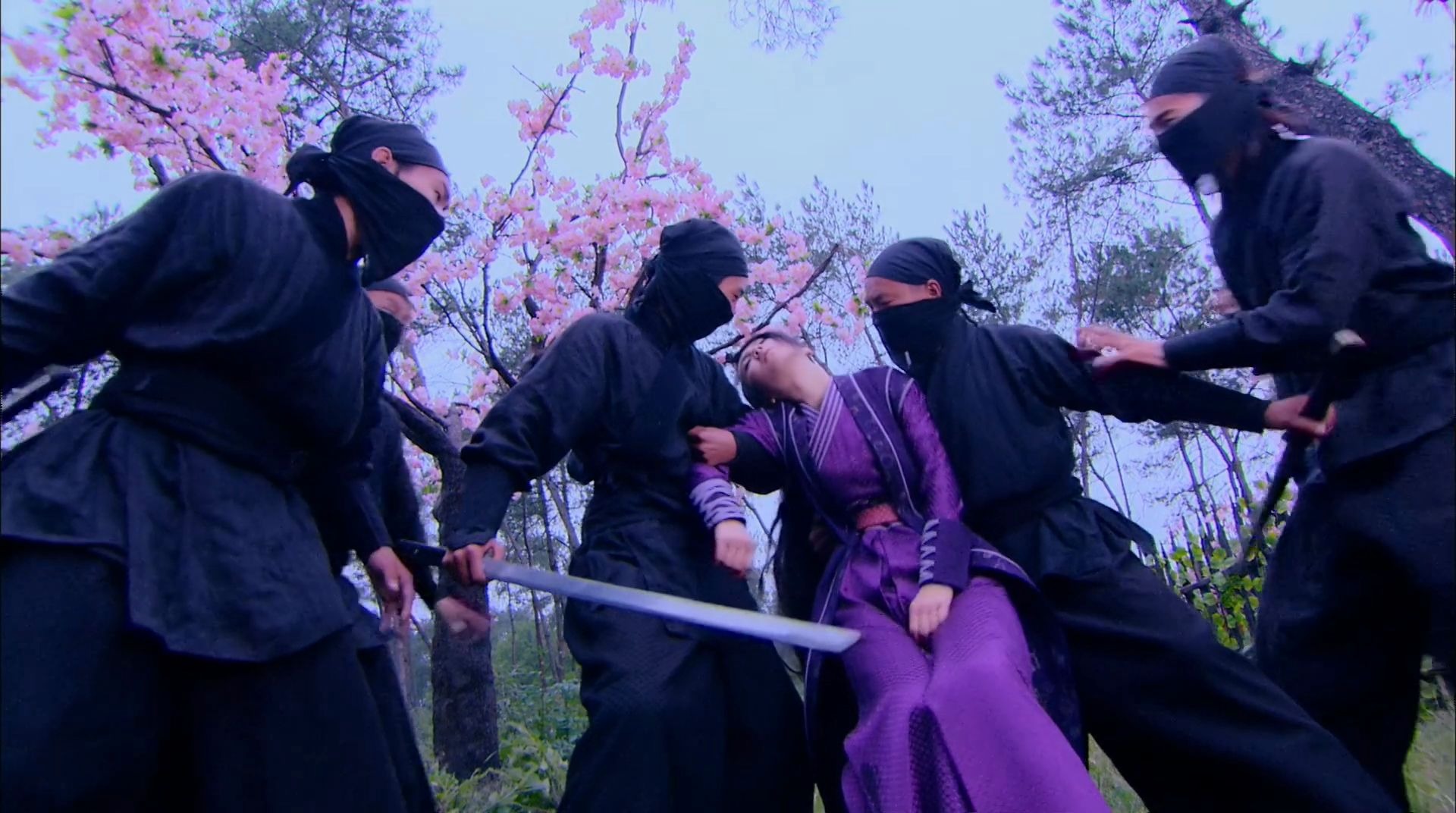 影视剧女角色受伤让人心疼的镜头血露薇被卓云飞重伤吐血