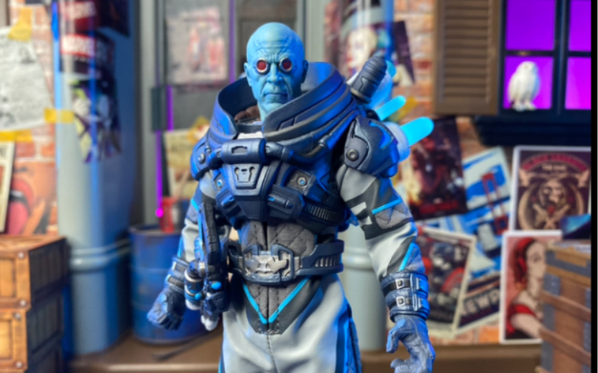 [图]Mezco Toyz  Dc 蝙蝠侠反派 低温盔甲 急冻人 （Mr.Freeze） 开箱评测