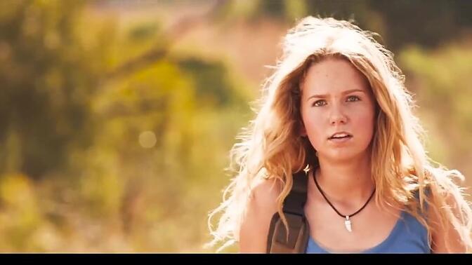 米娅和白狮:女孩跋山涉水,终于带领白狮王回归大自然