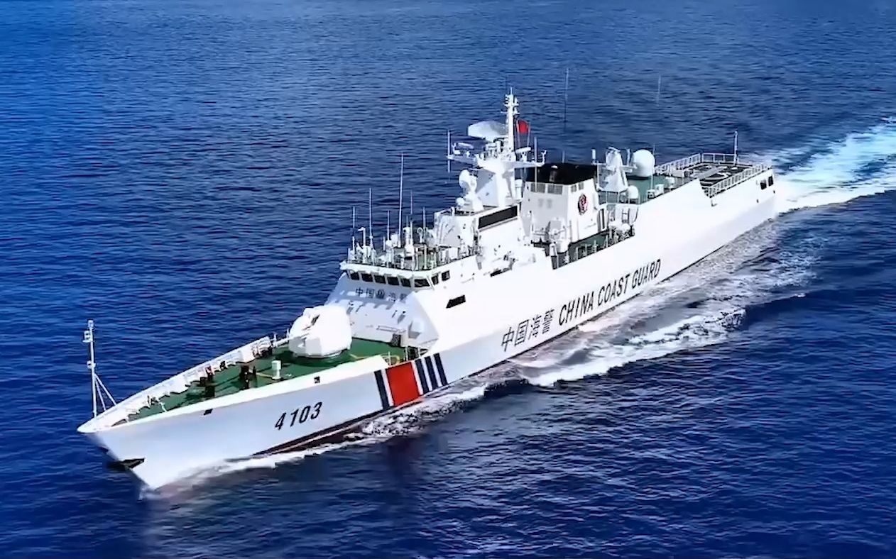 海军:"那边的海警同志,请把油漆桶拿到距离辽宁号500米以外的地方!