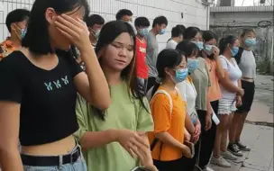 Download Video: 在深圳几万人的电子厂上班就是好，厂妹多，小伙进厂不久就找到了女朋友