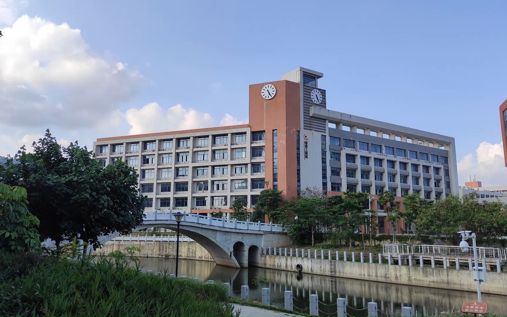 惠州工程技术学院图片