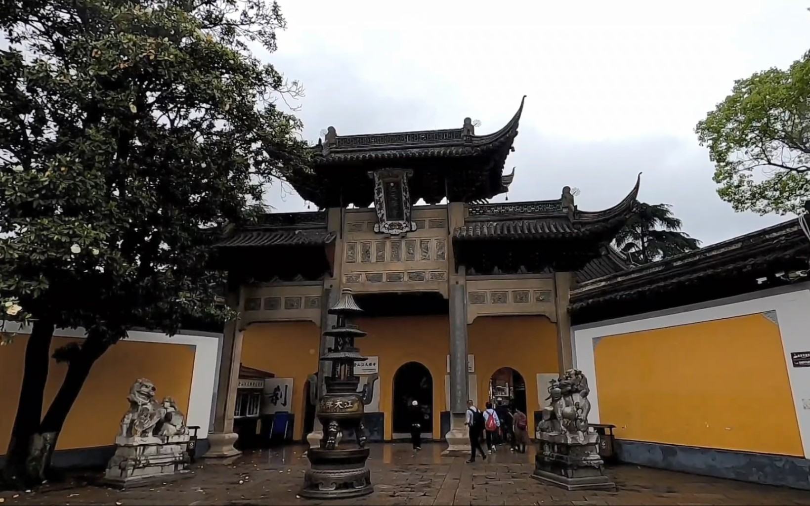 [图]镇江金山寺，千年古刹，水漫金山雨中游。