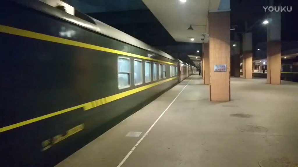 df11牵引刷红金温25g列车k551进杭州站