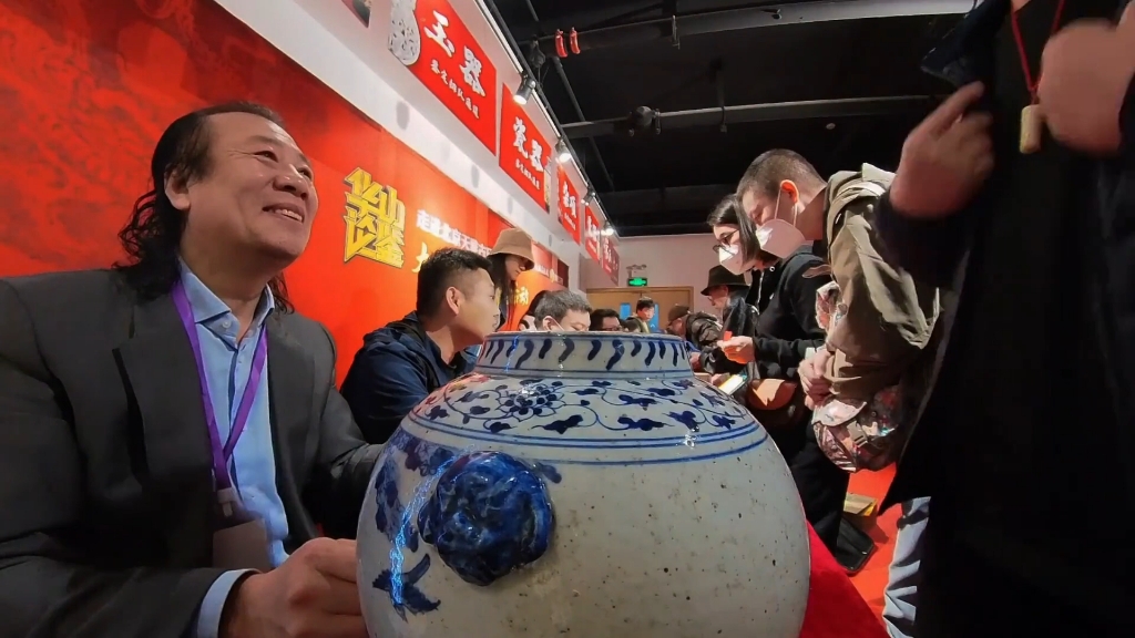 【鉴宝现场】吓到范老师!藏友太狠,现场就摔!