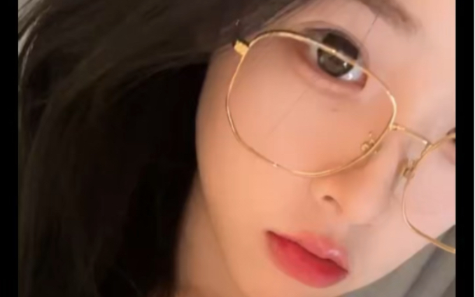 足迹女神妙妙sama与你的深情对视