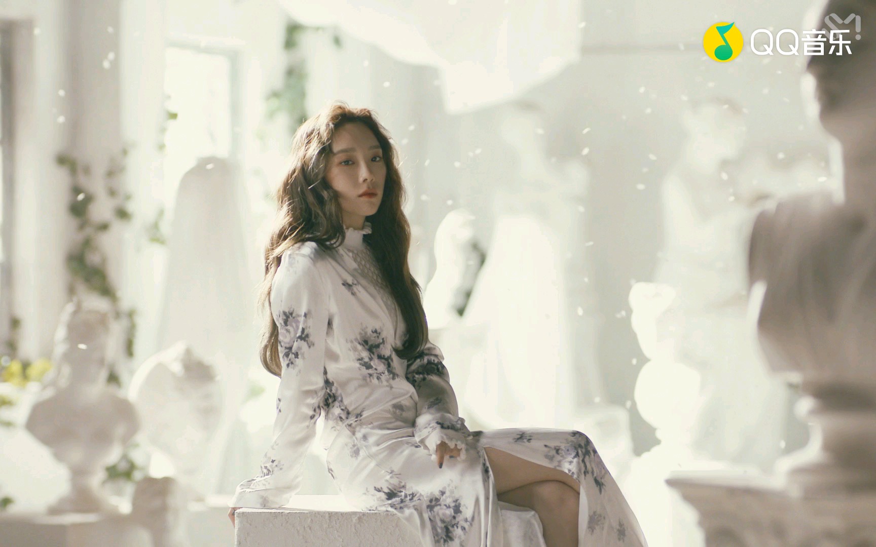 金歌手金泰妍新曲《四季(four seaeons )》mv